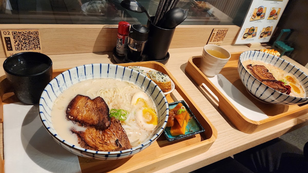 Issai Japanese Eatery, Toronto: photo 3