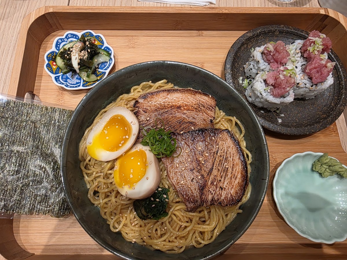 Issai Japanese Eatery, Toronto: photo 8