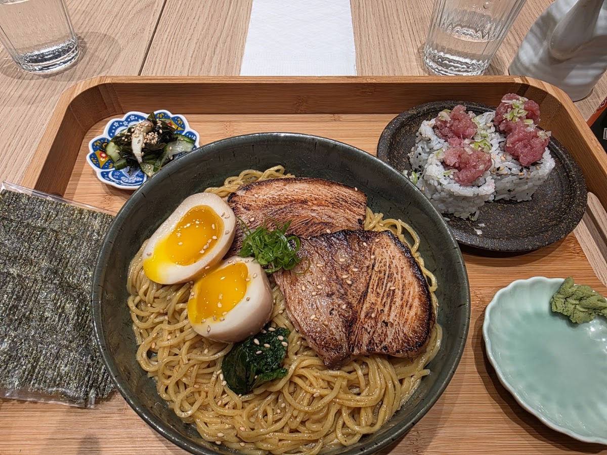 Issai Japanese Eatery, Toronto: photo 9